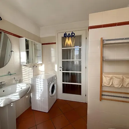 Apartament Lakeview In For 4 Luino